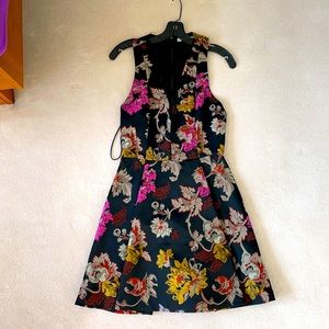 Alice & Olivia jacquard silk floral v neck dress NWT